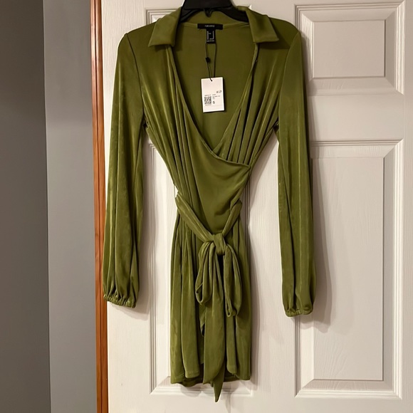NWT FOREVER 21 Green Belted Faux Wrap
Dress - New Women | Color: Green | Size: S - Picture 2 of 4